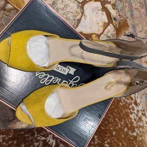 Seychells yellow and grey suede hills